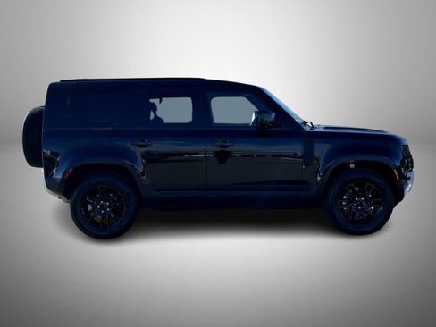 Used 2025 Land Rover Defender 110 S image 4