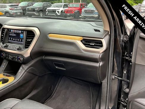 Used 2019 GMC Acadia Denali w/ Technology Package FWD image 25