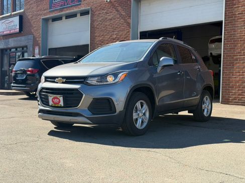 Used 2020 Chevrolet Trax LT w/ LT Convenience Package image 1