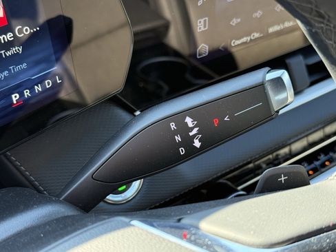 Used 2026 Chevrolet Equinox LT w/ Convenience Package II image 21