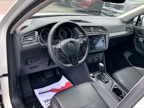 Used 2020 Volkswagen Tiguan SE FWD image 12