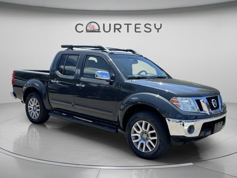 Used 2010 Nissan Frontier LE RWD image 8