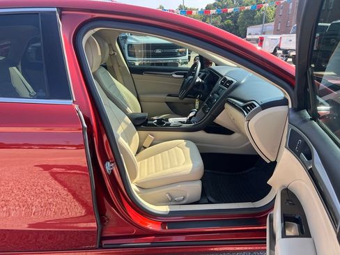 Used 2014 Ford Fusion SE w/ Equipment Group 202A FWD image 23