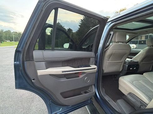 Used 2018 Ford Expedition Limited w/ Equipment Group 301A AWD/4WD image 42