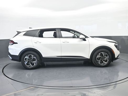 Used 2024 Kia Sportage LX FWD image 7