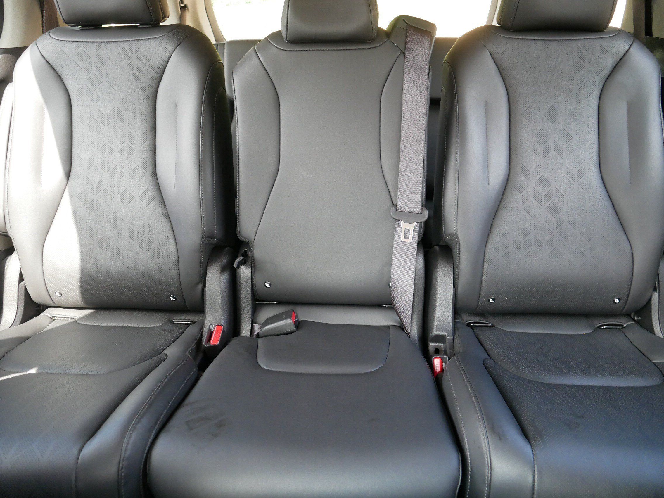 Certified 2026 Kia Carnival FWD image 13