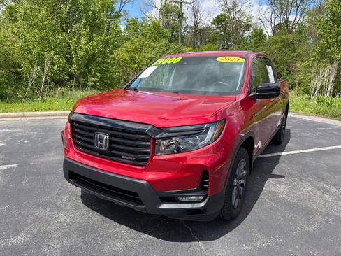 Used 2023 Honda Ridgeline Sport image 2