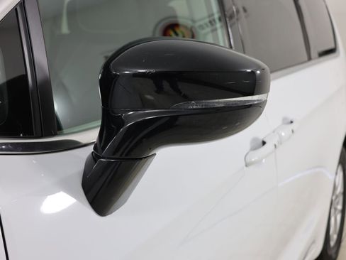 Used 2024 Chrysler Pacifica Touring-L FWD image 47