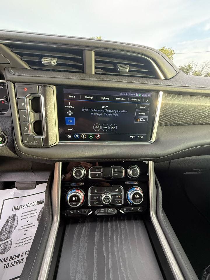 Used 2021 GMC Yukon Denali w/ Denali Premium Package AWD/4WD image 14