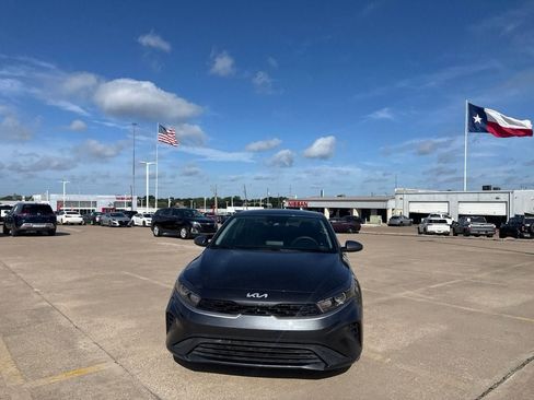 Used 2023 Kia Forte LXS FWD image 5
