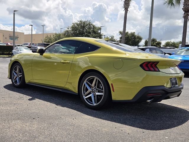 Used 2025 Ford Mustang Coupe RWD image 5