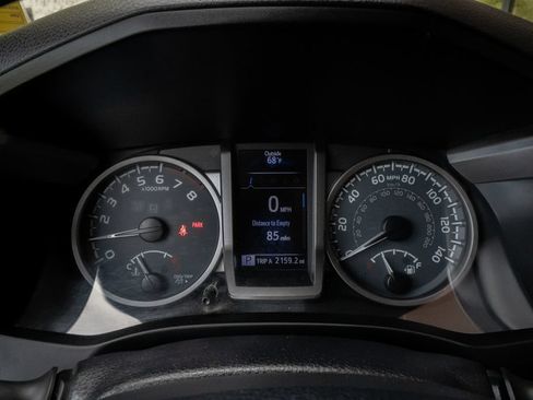 Used 2016 Toyota Tacoma SR5 w/ SR5 Appearance Package (SN) AWD/4WD image 14