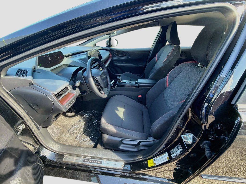 Used 2025 Toyota Prius Plug-In Hybrid FWD image 19