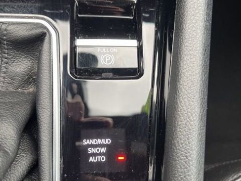 Used 2024 Jeep Compass Limited image 30