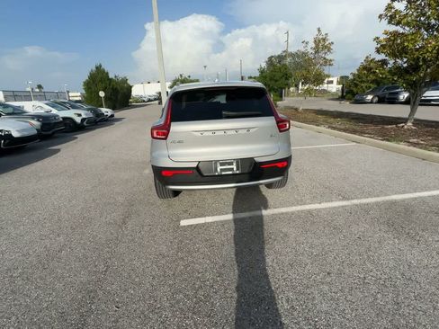 Used 2023 Volvo XC40 B4 Core w/ Convenience Package FWD image 7