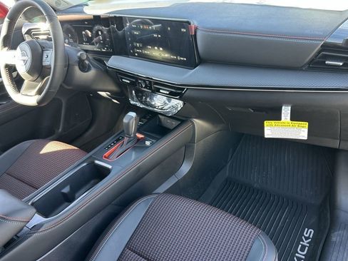 Used 2025 Nissan Kicks SR AWD/4WD image 13