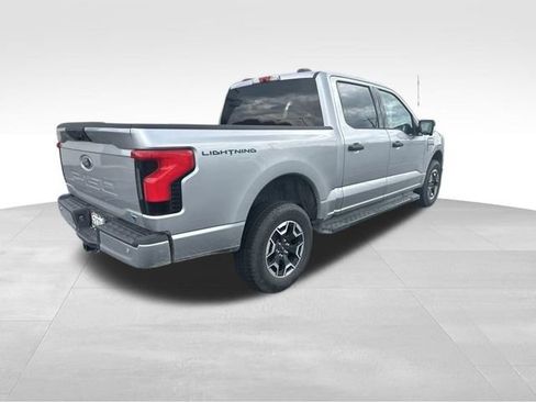 Used 2023 Ford F150 Lightning XLT AWD/4WD image 7