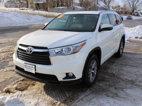 Used 2015 Toyota Highlander XLE image 3