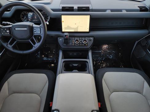Certified 2023 Land Rover Defender 130 X-Dynamic SE image 28