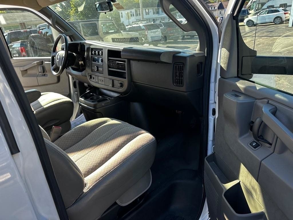 Used 2022 GMC Savana 3500 Extended w/ Power Convenience Package RWD image 11