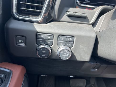 Used 2025 GMC Sierra 2500 Denali Ultimate image 18