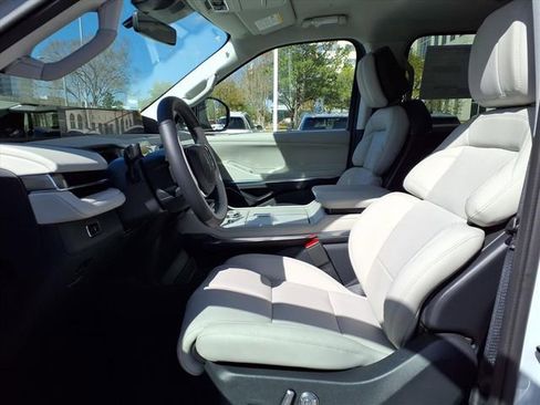 New 2026 Lincoln Navigator Premiere AWD/4WD image 7