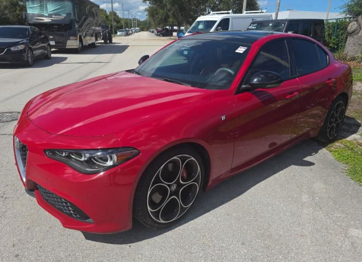 Used 2024 Alfa Romeo Giulia Ti RWD image 13
