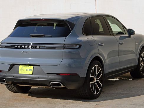 Used 2025 Porsche Cayenne E-Hybrid w/ Premium Package Plus AWD/4WD image 60