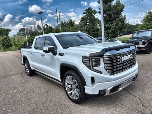 Used 2022 GMC Sierra 1500 Denali w/ Denali Reserve Package AWD/4WD image 11