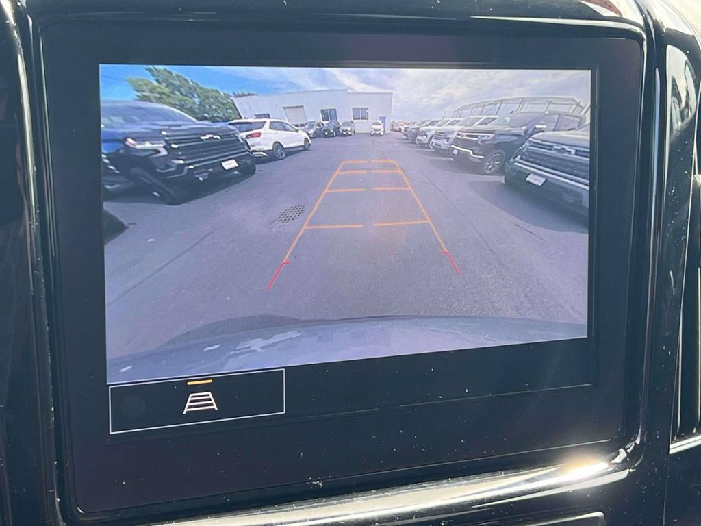 Used 2023 Chevrolet Traverse LT AWD/4WD image 34