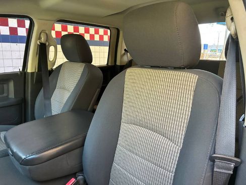 Used 2012 RAM 2500 ST w/ Chrome Appearance Group image 12