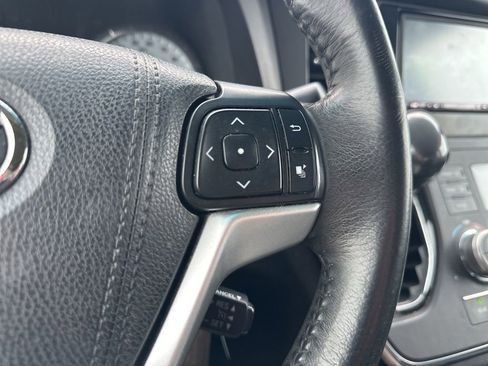 Used 2016 Toyota Sienna SE FWD image 23