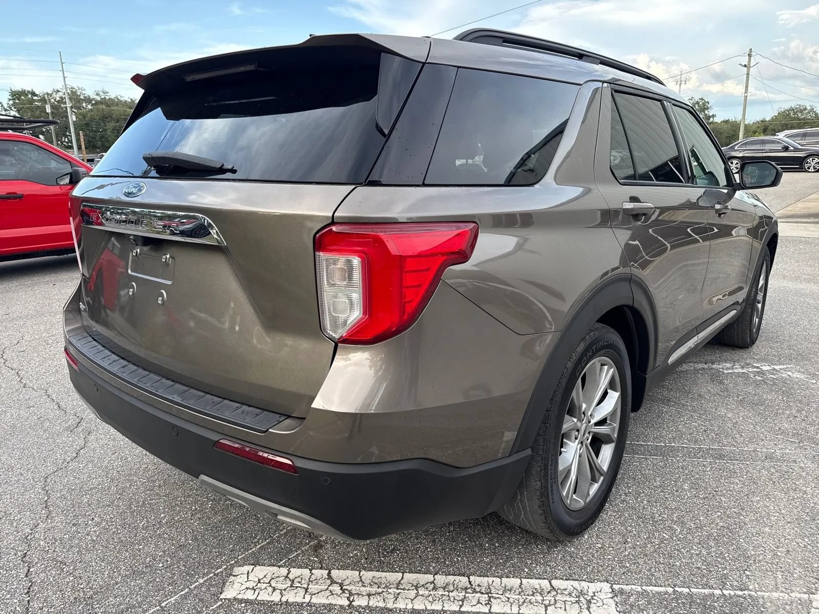 Used 2021 Ford Explorer XLT w/ Equipment Group 202A RWD image 7