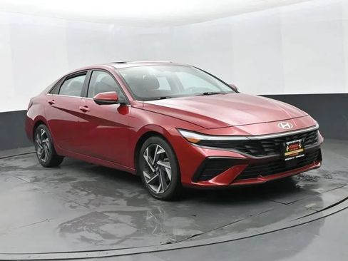 Used 2024 Hyundai Elantra Limited FWD image 2