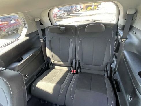 Used 2023 Jeep Grand Cherokee L Laredo image 9