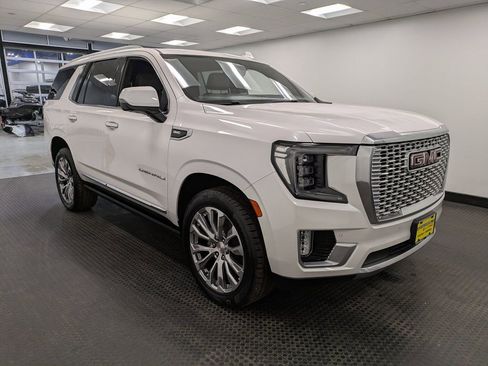 Used 2021 GMC Yukon Denali w/ Denali Premium Package image 3