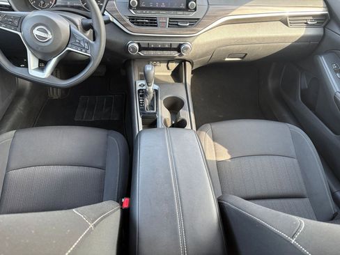 Used 2025 Nissan Altima 2.5 SV image 41