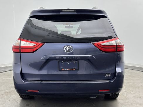 Used 2017 Toyota Sienna XLE image 7