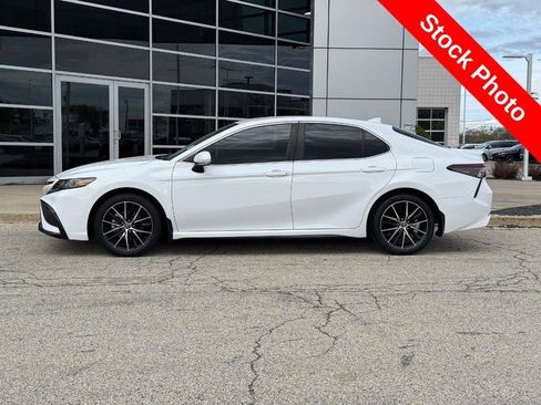 Used 2023 Toyota Camry SE FWD image 6