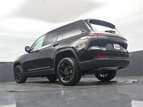 New 2025 Jeep Grand Cherokee Altitude image 40