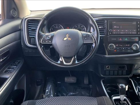 Used 2018 Mitsubishi Outlander SE FWD image 6