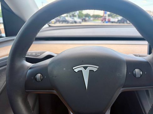 Used 2024 Tesla Model Y Long Range AWD/4WD image 16