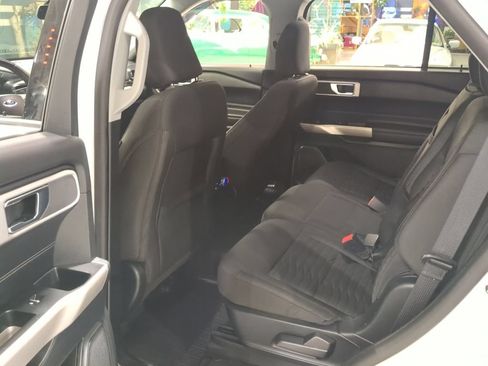 Used 2021 Ford Explorer XLT AWD/4WD image 12