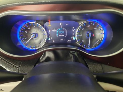 Used 2019 Chrysler Pacifica Limited image 12