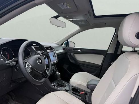 Used 2019 Volkswagen Tiguan SE w/ Panoramic Sunroof Package image 13