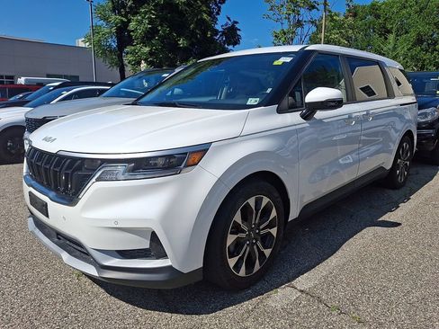 Certified 2024 Kia Carnival EX FWD image 1