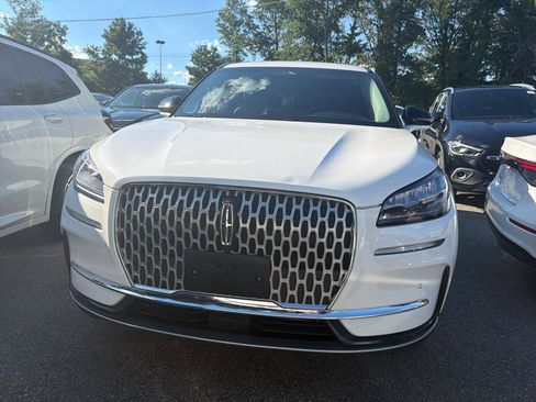 Used 2023 Lincoln Corsair AWD w/ Equipment Group 101A image 2