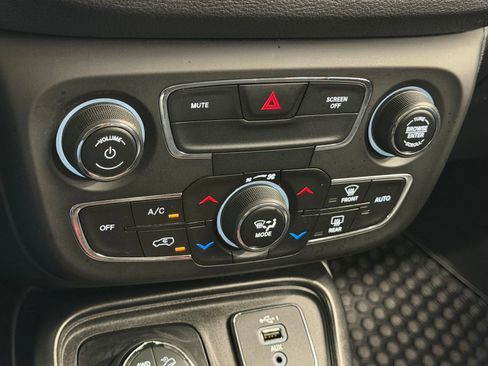 Used 2020 Jeep Compass Trailhawk AWD/4WD image 17