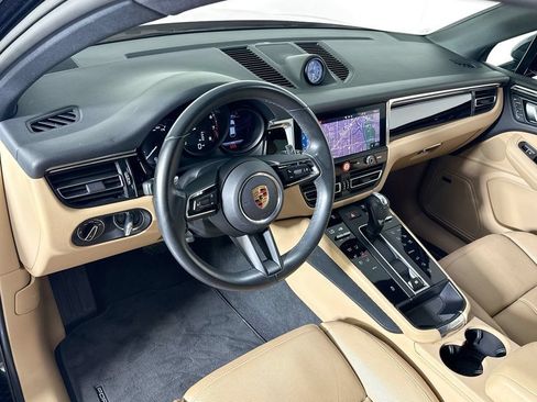 Certified 2024 Porsche Macan AWD/4WD image 4