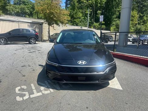 Used 2024 Hyundai Elantra Limited FWD image 2